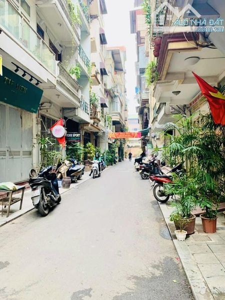 Nhà Đẹp Phân Lô 12B Lý Nam Đế 60M2x4T MT 5M 21 Tỷ Ô TÔ – 2 Thoáng vị trí rất đẹp