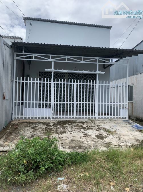 Kẹt tiền ! Bán gấp căn nhà ở Đ. Trần Văn Chẩm , Tân Thông Hội , Củ Chi 100m2 SHR giá 845tr