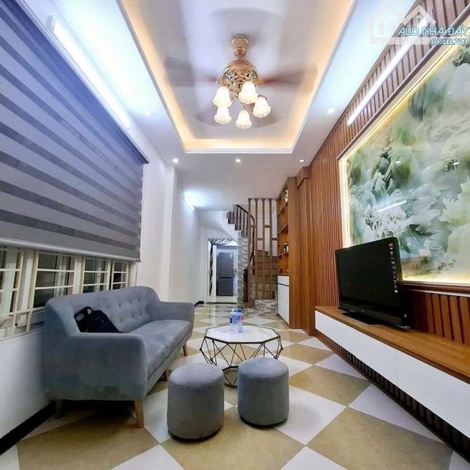 Siêu phẩm! Bán nhà Trương Định Hoàng Mai 3 thoáng full nội thất 39m2 5T mt 4,8m giá 6,35Ty
