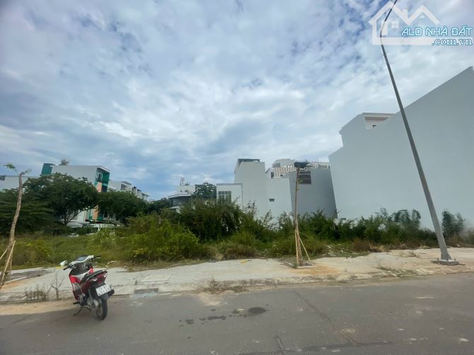 Đất đường B11 khu đô thị VCN Phước Long 2 dt 100m2 đường 20m vỉa hè 3m