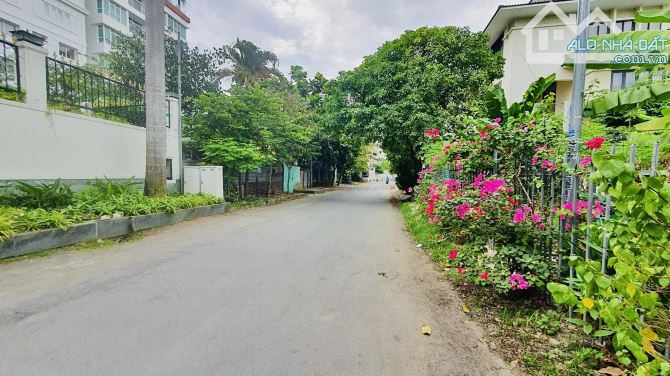 485m2 đất biệt thự ngay cạnh đường Nguyễn Văn Hưởng-Thảo Điền / Giá 240 triệu/m2