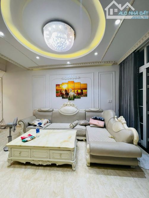 🏡GẤP- BÁN NHÀ PHỐ 3 TẦNG- 110M2- HOÀNG DIỆU- CHỈ 5 TỶ X- NGANG 6M- FULL NỘI THẤT- NHANH M