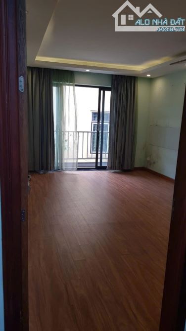 Cho thuê nhà ngõ Hoàng Ngân dt 40mx 5 tầng, 3 PN, 3WC, 14tr/th