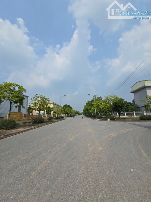Bán đất vàng tại Thường Tín - lô góc, mặt tiền rộng, vỉa hè hai bên,131m2 chỉ 7,5 tỷ