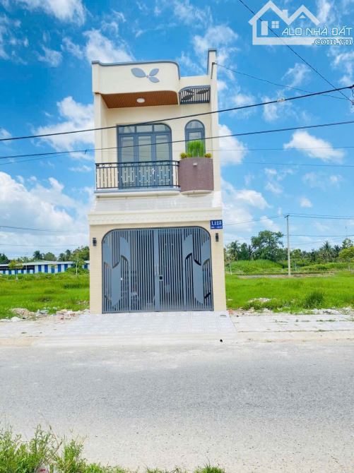 NHÀ ĐẸP 1 LẦU, 158 M2 ĐƯỜNG 7A KDC MINH LINH, P THANH ĐỨC, T VĨNH LONG