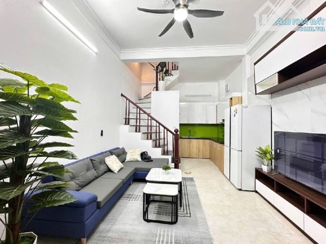 CẦU GIÂY Ô TÔ 10M,SÁT PHỐ-NHÀ ĐẸP FULL NỘI THẤT 35M-8 TỶ800