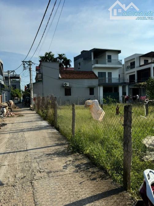 94 mét đất Vạn Phúc giá 38 triệu/ mét.mặt tiền hơn 5 mét