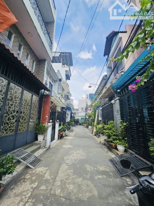 Đường Ao Đôi Nhà Đẹp Giá Xinh 4,38Tỷ Oto  Đỗ Cửa 3PN + 2WC  DTSD 80m²