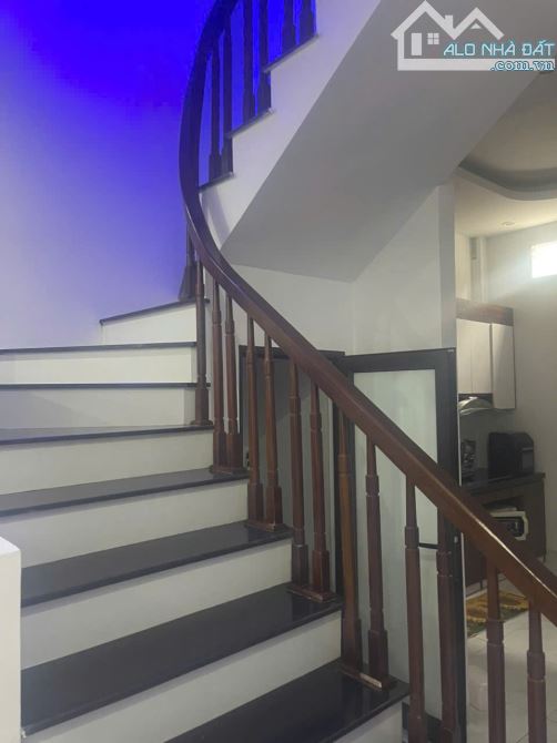 Nhà 4 tầng TT Phùng | 40m² | Vị trí đẹp, tiện ích đủ, giá hơn 4 tỷ