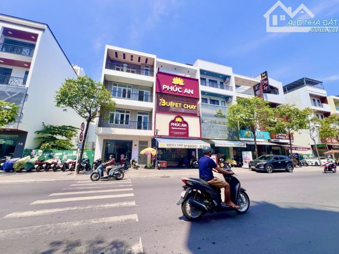 Siêu hiếm!Nhà 4 lầu ĐÃ CÓ SỔ mặt tiền đường số4 Thích Quảng Đức rộng 22m kd đắc địa giá rẻ