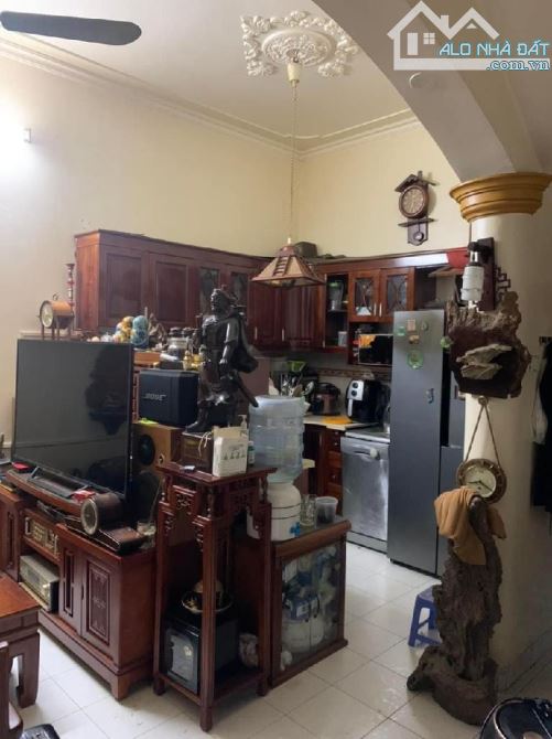 Nhà phố Mai Anh Tuấn, hồ Hoàng Cầu, quận Đống Đa, 96m2 x 4 tầng, mặt tiền 9m, 22 tỷ!