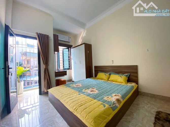 Bán gấp toà CHDV 90m2 Ngoạ Long, 24PKK full khách, full đồ, ô tô đỗ cửa, giá đầu tư.