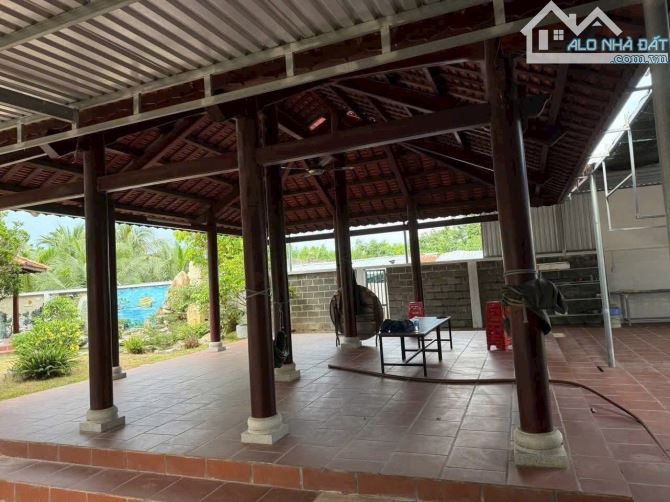 Bán vườn Phước Hội  DT: 2100m2 - ngang 20 dài 100 - Đường nhựa. Có 2 căn nhà gỗ,giá 6ty