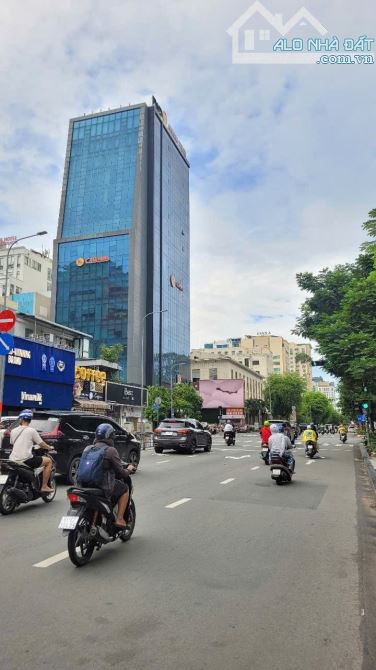 Bán Tòa nhà 2MT Quận 3 - DT: 11x30m(DTS: 2700m2)Hầm + 12 tầng - HĐT: 1 tỷ - Gía: 320 tỷ