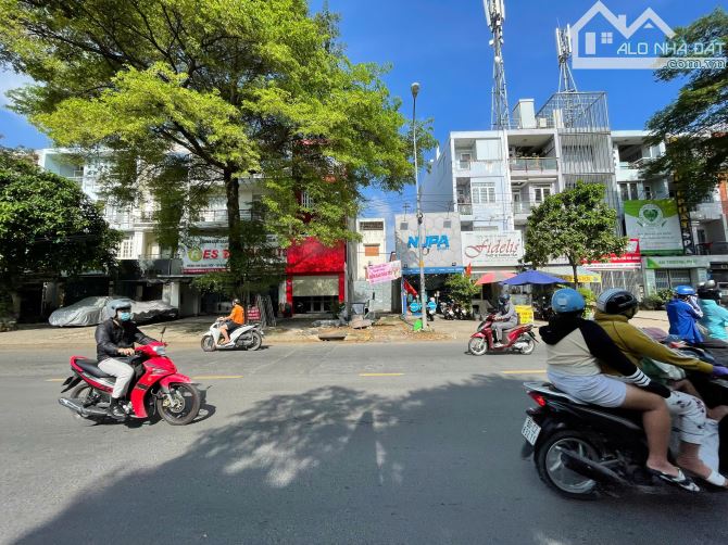 Bán đất mặt tiền đường Nguyễn Hoàng quận 2. Khu vực thuận tiện kinh doanh. Đường lớn 20m