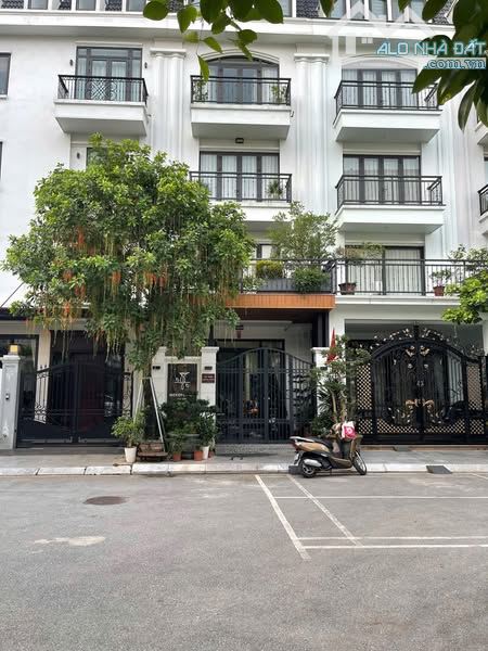 Hộ khẩu Hoàng Mai, khu phân lô, 20m ra phố, oto tránh và đỗ ngày đêm,DT 78m2, giá 24.3 tỷ