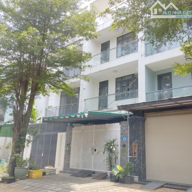 Bán căn nhà KDC Kiến Á, mặt tiền kinh doanh D3, dt 135m2, giá 19.5 tỷ thương lượng th8