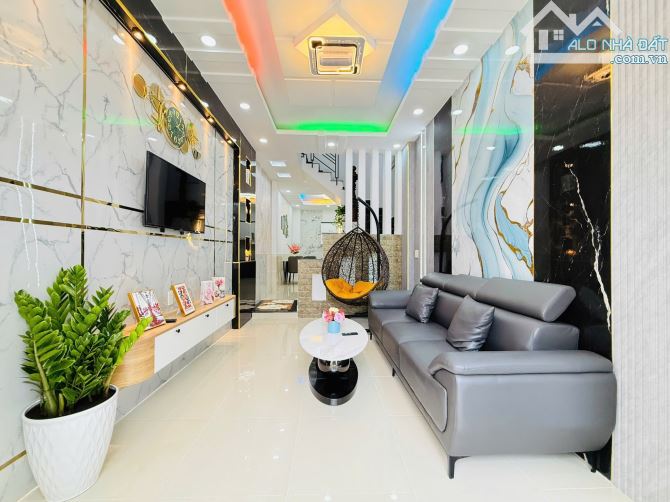 Bán nhà hẻm , đường Hồng Bàng, Q11, 6.1 tỷ, 40m2, 3 tầng