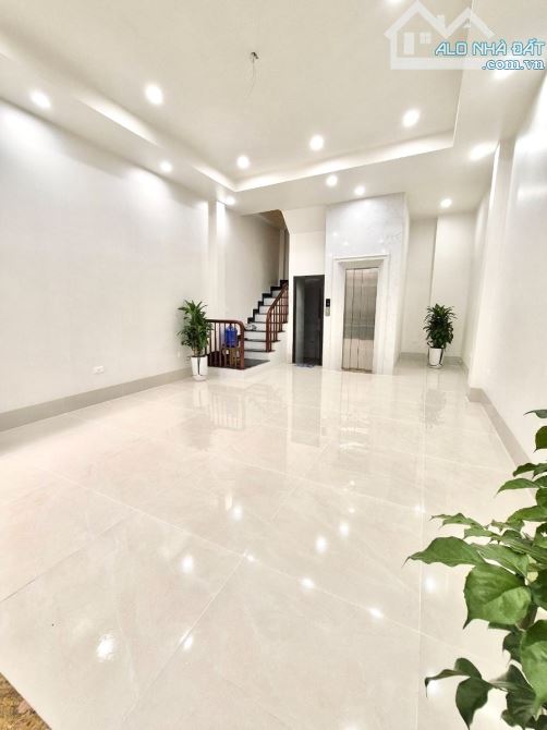 Tôn Đức Thắng, 45m x 6 tầng thang máy x mặt tiền 4.8m, ngõ thông rộng 3.5m, 30m ra mặt phố