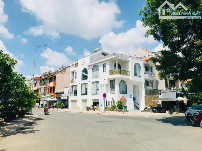 Bán nhà An Phú căn góc mặt đường Thân Văn Nhiếp Quận 2 cũ gần chợ Giồng (130m2) 33 tỷ
