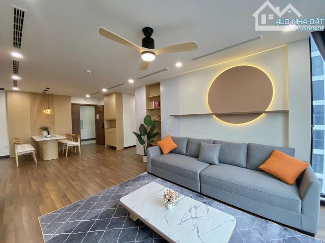 Chủ nhà gửi bán căn góc 3 ngủ tòa 17T6 Hoàng Đạo Thúy, sẵn sổ, giá siêu tốt