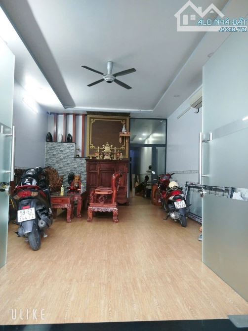 Nhà Mặt Tiền 1 Trệt 2 Lầu Sân Thượng – Ngay Cổng SVĐ Đông Hòa, Trung Tâm Sầm Uất