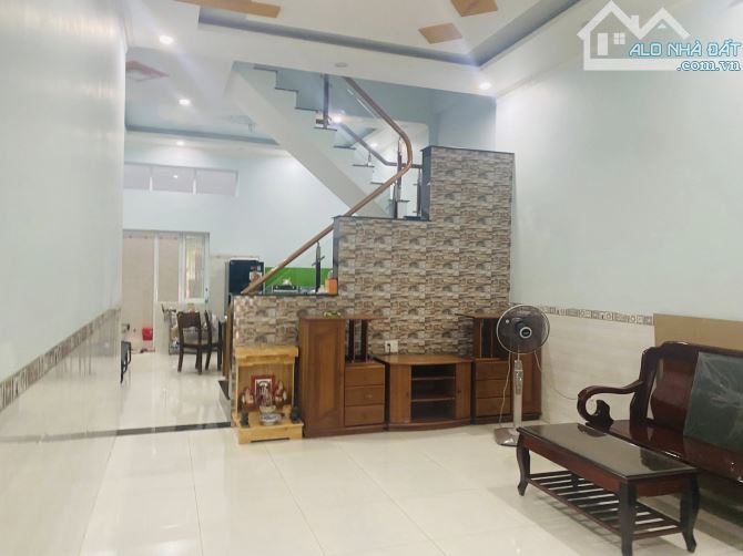 Bán nhà 1 trệt 1 lầu đường Nguyễn Hữu Cảnh, phường Rạch Dừa