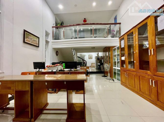 Cần bán nhà kiệt ô tô Châu Văn Liêm