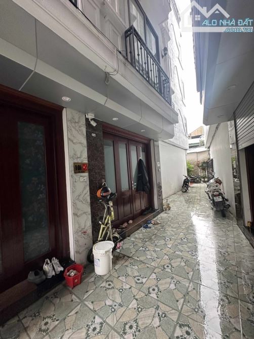 Bán nhà Bát Khối LB 33m2 5 tầng mt 3,5m gần ô tô nhỉnh 5 tỷ