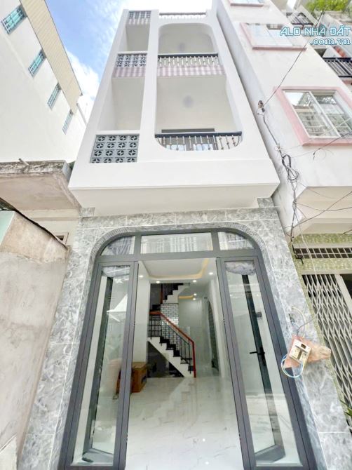 Bán nhà đẹp 2 lầu hẻm 5m gần đường Âu Dương Lân Phường 3 Quận 8