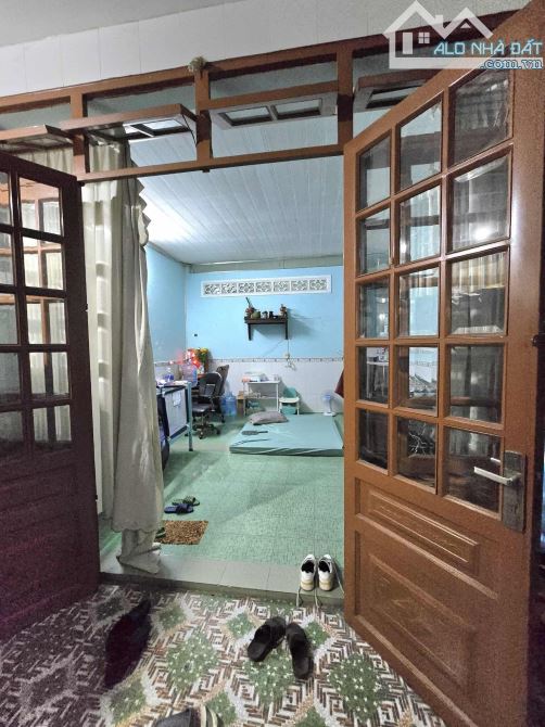 Bán nhà đường Đình Phong Phú Q9 cũ 65m2 sổ riêng hẻm ba gác 3 tỷ 9