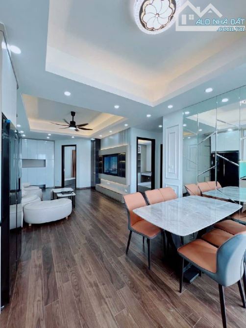Nhà phố Vạn Phúc, Hà Đông 42m2, 5 tầng thang máy ô tô đỗ cửa 9,5 tỷ