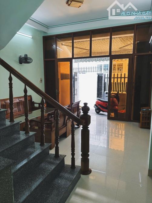 Cho thuê nhà  nguyên căn khu Hoàng Diệu full nội thất  3pn Hẻm oto rộng dt 63mx2 giá 8tr