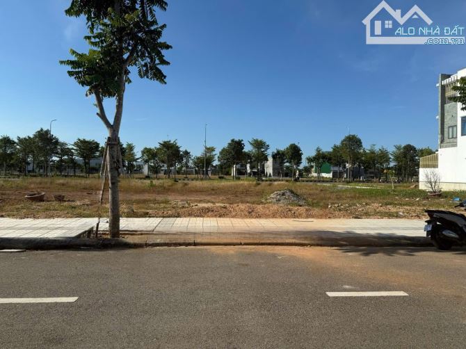 Cần bán lô đất đẹp 5x25m, Hướng nam, Khu đô thị Phú Mỹ, P. Cẩm Thành, Quảng Ngãi
