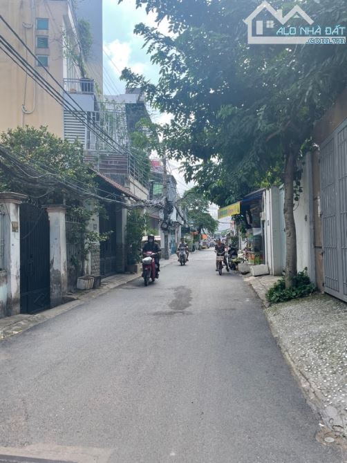 Bán nhà Gò Vấp, Phạm Văn Chiêu, hẻm xe hơi, gần khu DreamHome, 43m², 3 tầng, 4PN, 5.3 tỷ