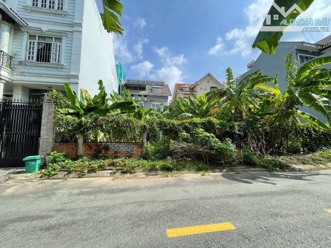 Bán đất mặt tiền Bùi Tá Hán quận 2.Khu vực phù hợp để ở tận hưởng.Diện tích 160m2.Ngang 10
