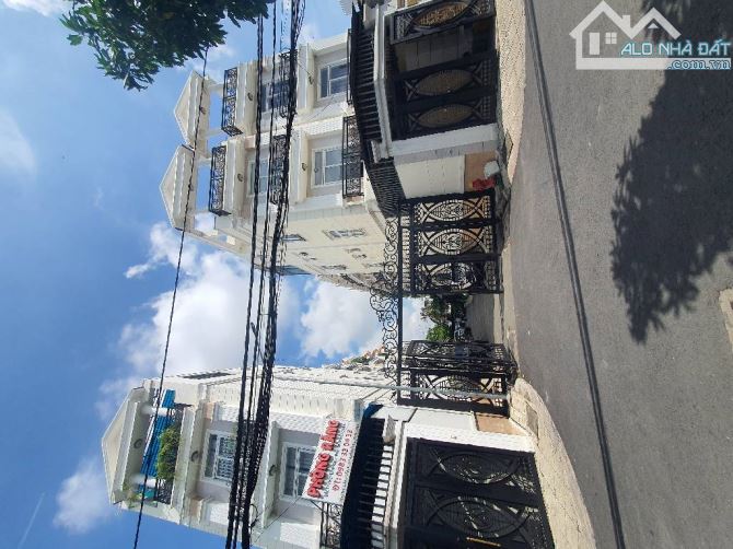 Nhà 3 lầu, trung tâm Thủ Đức, gần chợ Thủ Đức, 50m2, 7.5 tỷ