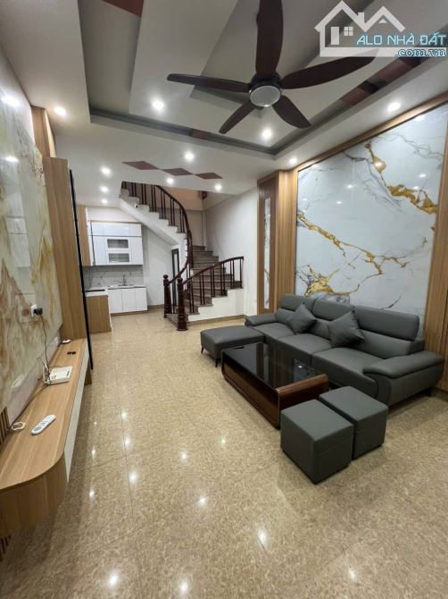 BÁN NHÀ KIM GIANG HOÀNG MAI,2 THOÁNG,NGÕ NÔNG GẦN PHỐ,Ô TÔ ĐỖ CỬA,36M2+5 TẦNG,GIÁ 7.5 TỶ