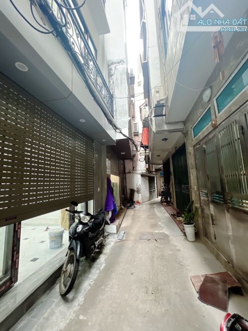 Bán nhà xây mới Đại La - 5 tầng thang máy - 2 thoáng - gần phố, ngõ 3m - ở cực đỉnh