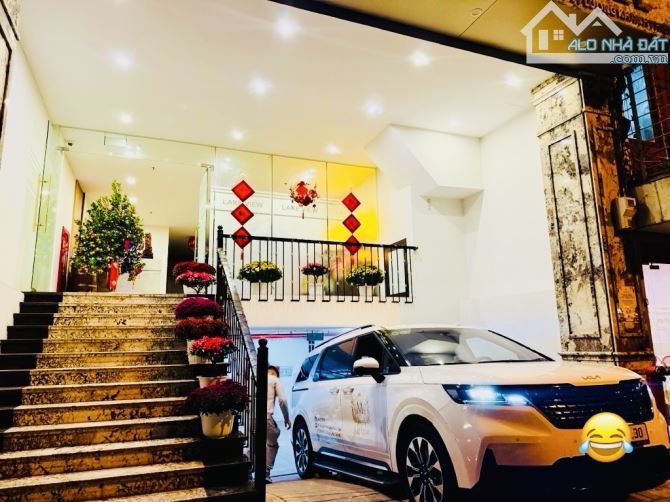 BÁN TÒA KHÁCH SẠN VIEW HỒ ĐỀN LỪ - FULL NỘI THẤT - DÒNG TIỀN ỔN ĐỊNH ~ 4 TỶ/NĂM. GIÁ 49 TỶ