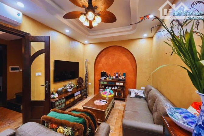 Bán Nhà Phân Lô Quân Đội Nguyễn Ngọc Nại – 43m² – 5 Tầng – MT 8.2m – Ô Tô Đỗ Cửa