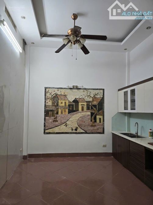 CHO THUÊ NHÀ NGUYÊN CĂN PHỐ YÊN LẠC, DT 40M2 X 4 TẦNG, 4 NGỦ, Ô TÔ QUA NHÀ.