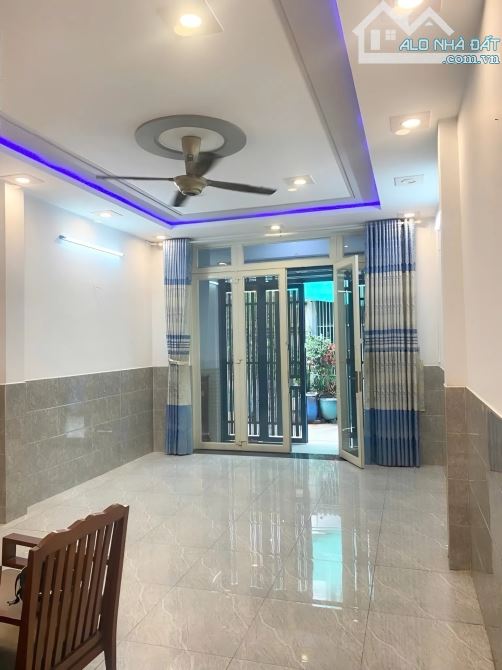 HẺM XE TẢI THÔNG HƯƠNG LỘ 2 MÃ LÒ 3 TẦNG 4M11M NỞ HẬU 7M Chỉ 5,09 TỶ