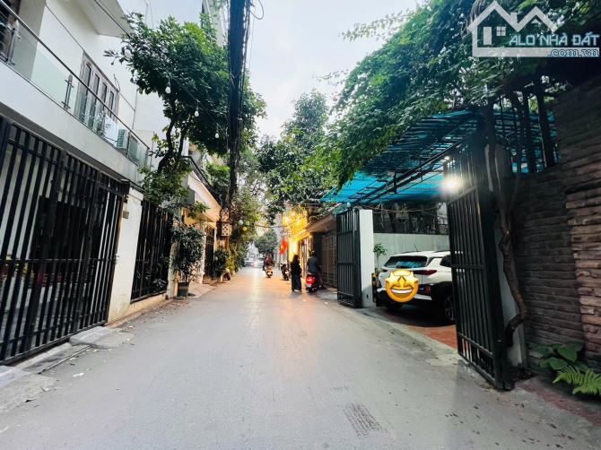 LÔ GÓC XUÂN ĐỈNH, GIÁP XUÂN LA, OTO 7 CHỖ VÀO, DÂN XÂY NỘI THẤT XỊN, 45m MT 5.5m 13.5 Tỷ