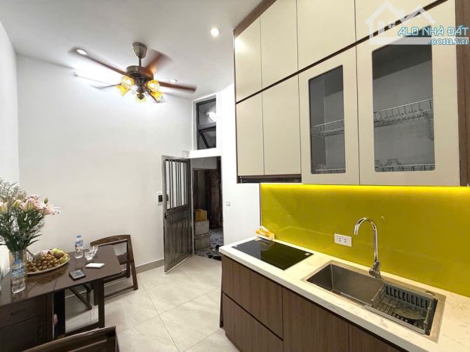 NHÀ RIÊNG 15M2 SỔ ĐỎ CHÍNH CHỦ - TRÊN 3 TỶ - SÁT HAI BÀ TRƯNG - NGÕ NÔNG GẦN PHỐ-3 THOÁNG