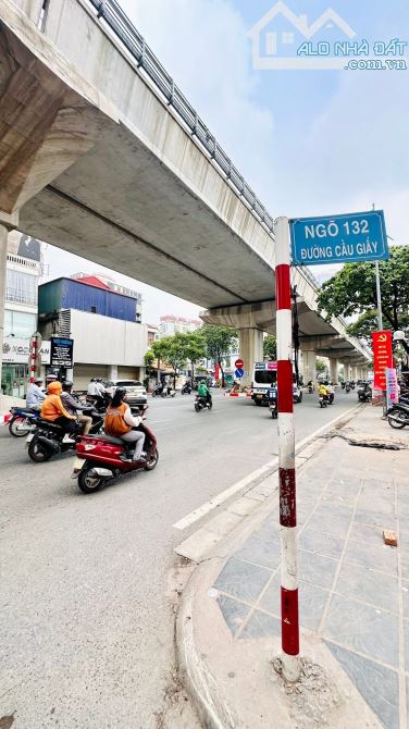 SỐT! ĐẤT VÀNG CẦU GIẤY 106M*MT 5M, NGÕ THÔNG, GẦN PHỐ, XÂY CCMN TUYỆT ĐẸP - 21.5 TỶ