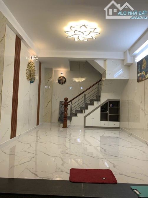 Nhà 5 tầng mặt tiền Bùi Quang Là - Gần chợ - Giáp Tân Bình - 5,25 tỷ