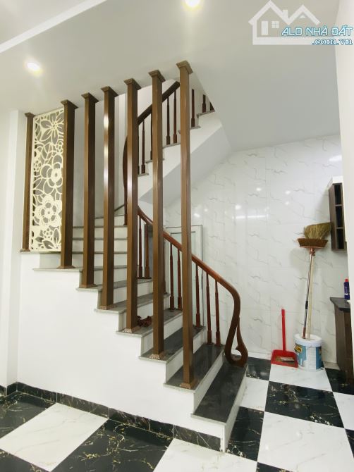Độc quyền bán căn nhà Phúc Lợi mới tinh nhỉnh 4 tỷ nhỏ