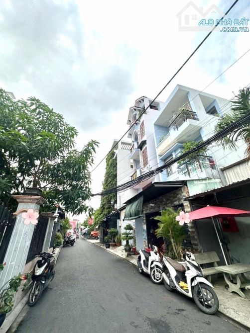 HÀNG HIẾM TÂN PHÚ-HẺM 6M-KHÔNG QUY HOẠCH-KHÔNG LỘ GIỚI-NGANG 4 X 17.5-CHỈ 6.X TỶ