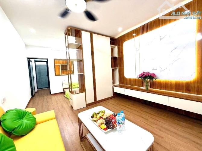 10M RA Ô TÔ – 2 NGỦ FULL NỘI THẤT – NHÀ ĐẸP Ở NGAY
